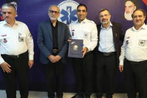 تقدیر رئیس سازمان اورژانس کشور از مدیر روابط عمومی اورژانس ۱۱۵ استان مرکزی