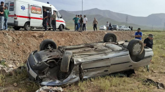 واژگونی پژو پارس در محور ضامنجان؛ ۳ تن مصدوم شدند