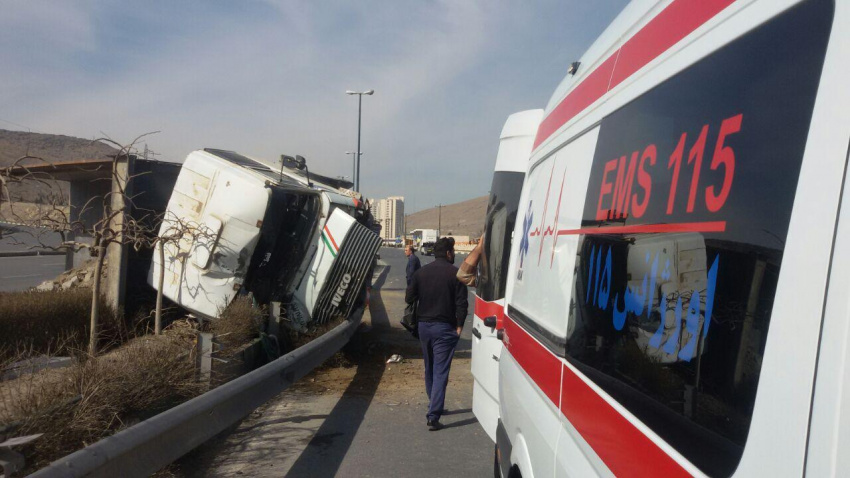 رئیس اورژانس پیش بیمارستانی ومدیر حوادث استان مرکزی از واژگونی  کامیون خبر داد