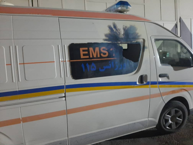 باز هم پرتاب مواد محترقه به آمبولانس اورژانس ۱۱۵ دانشکده علوم پزشکی خمین در حال اعزام مصدوم به بیمارستان