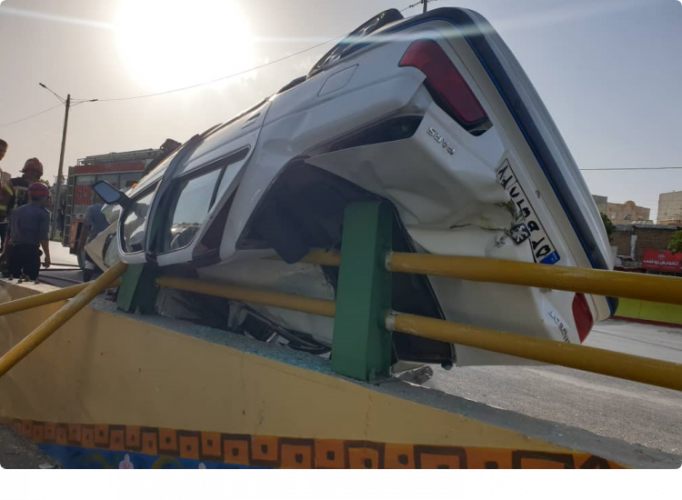 واژگونی خودروی پارس در زیرگذر شهیدان رجائی