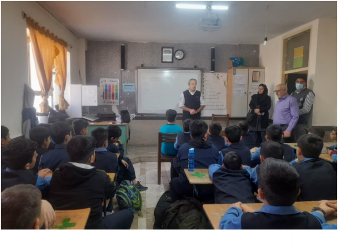 برگزاری دوره آموزشی آشنایی با اورژانس ۱۱۵ برای دانش آموزان پسر مدرسه قیام فرهنگیان اراک