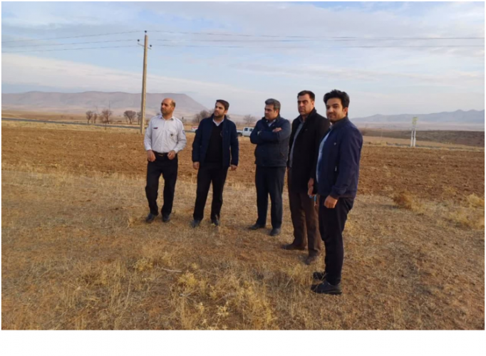 بازدید رئیس اورژانس ۱۱۵ استان مرکزی از محل جانمایی پد فرود بالگرد شهر خنجین