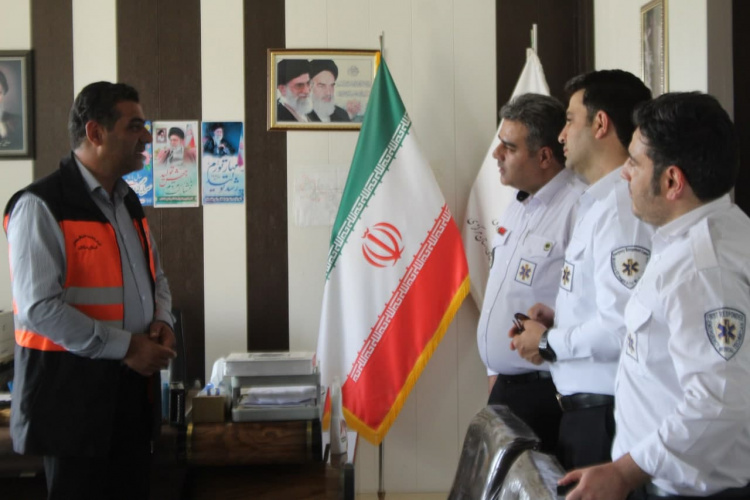تقدیر رئیس اورژانس ۱۱۵ استان مرکزی از رئیس اداره راهداری و حمل و نقل جادهای شهرستان خنداب