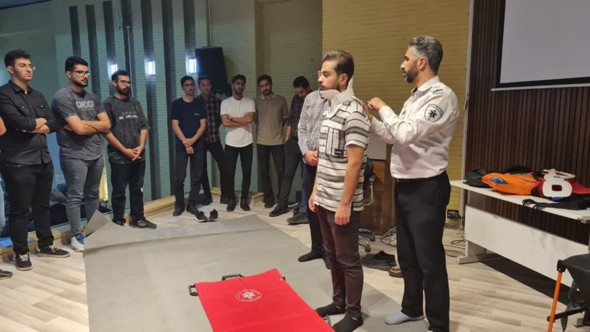 برگزاری کارگاه آموزشی_مهارتی ۳ روزه دانشجویان بسیجی توسط مرکز اورژانس ۱۱۵ استان مرکزی
