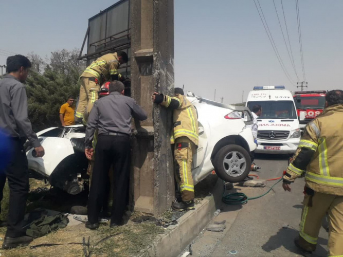 برخورد مرگبار خودروی ۲۰۷  با تیر چراغ برق