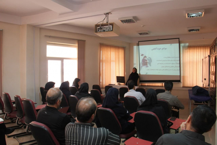 برگزاری کارگاه آموزشی سلامت روان نیروهای مرکز فوریتهای پزشکی استان مرکزی
