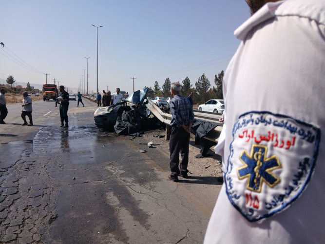 برخورد مرگبار پژو ۴۰۵ با گاردریل در محور محلات – دلیجان / سه سرنشین در آتش جان باختند