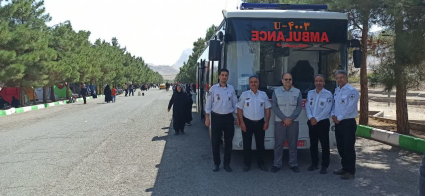 استقرار و خدمات‌رسانی اتوبوس‌آمبولانس اورژانس دلیجان در مراسم قالیشویان مشهد اردهال