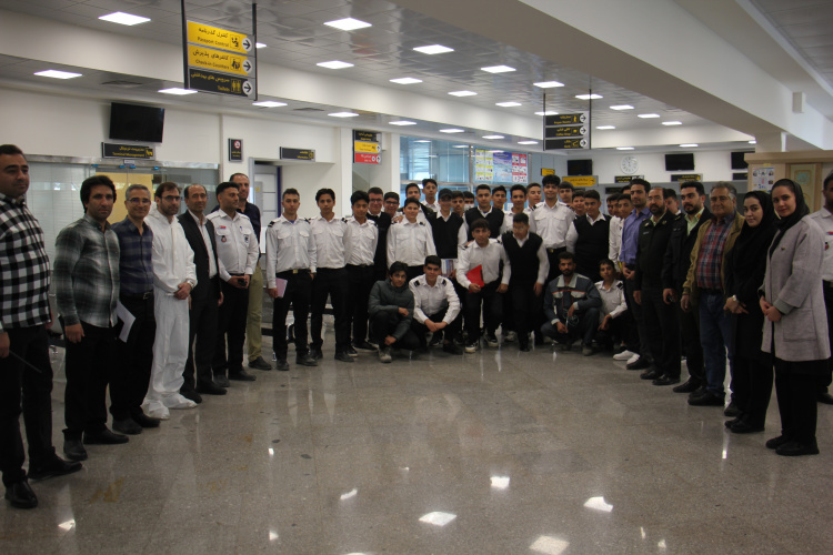 برگزاری مانور پدافند زیستی با موضوع مدیریت بیماران مبتلا و مشکوک به تب دانگی در فرودگاه اراک + فیلم