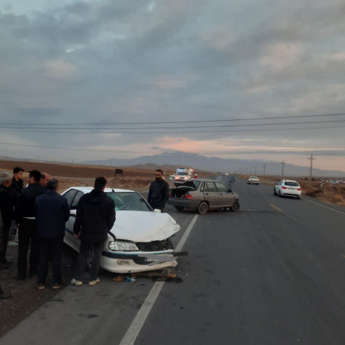 برخورد شدید دو خودرو در شهرستان آشتیان با ۶ مصدوم