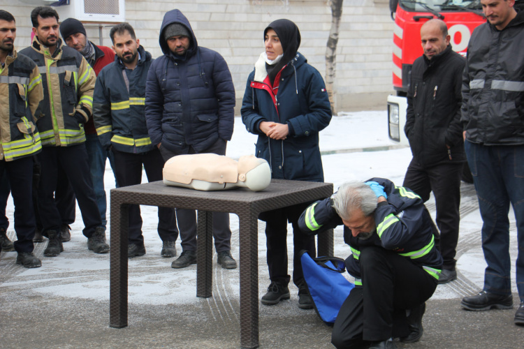 حضور اورژانس ۱۱۵ در مانور زلزله در اداره برق کلانشهر اراک