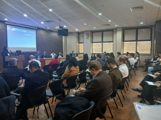 سخنرانی مسئول آموزش اورژانس پیش‌بیمارستانی استان مرکزی در کنگره سالیانه طب اورژانس درباره آخرین تغییرات PHCLS