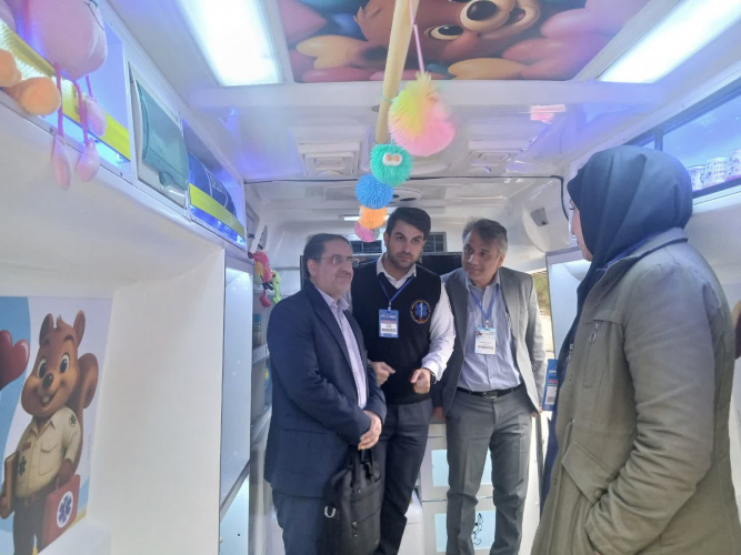 بازدید معاون آموزش همگانی، مهارتی و اعتباربخشی سازمان اورژانس کشور از آمبولانس آموزش همگانی اورژانس ۱۱۵ استان مرکزی