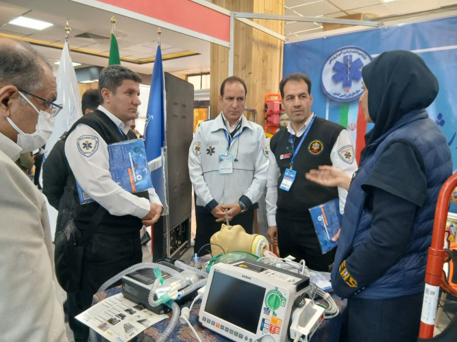 بازدید رئیس اورژانس ۱۱۵ استان کرمانشاه از غرفه اورژانس پیش‌بیمارستانی استان مرکزی