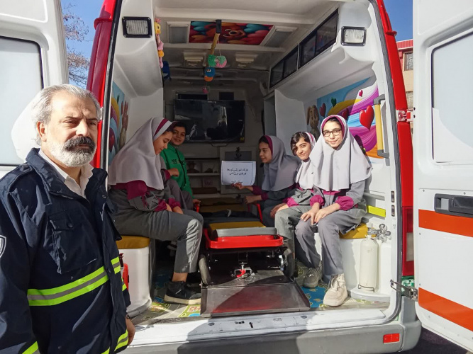 برگزاری دوره آموزشی آشنایی با اورژانس و امدادخواهی در مدرسه الهیه