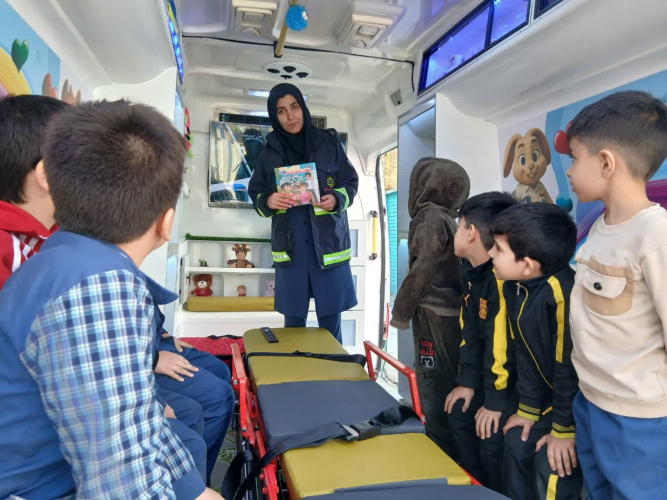 آموزش آشنایی با خدمات اورژانس ۱۱۵ و کمک‌های اولیه ویژه دانش آموزان آقا ضیاءالدین اراک