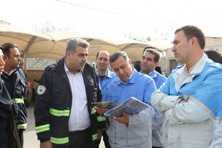 بازدید مدیران کل مدیریت بحران استان‌های سمنان و مرکزی از آمبولانس آموزش همگانی اورژانس ۱۱۵ استان مرکزی