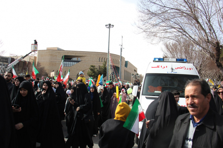 استقرار نیروهای اورژانس پیش بیمارستانی کلانشهر اراک در مسیر راهپیمایی یوم ا...  ۲۲ بهمن ۱۴۰۴