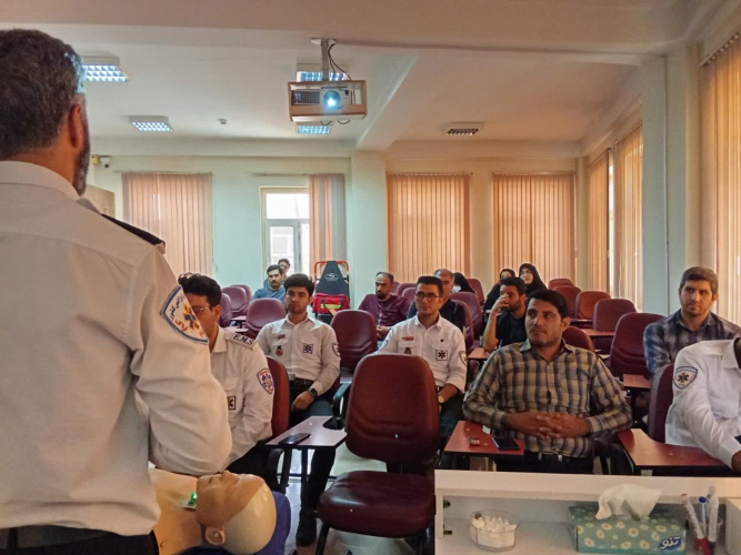 برگزاری کارگاه بازآموزی احیای پایه و پیشرفته اطفال اورژانس پیش‌بیمارستانی استان مرکزی