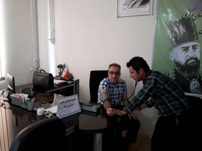 پیوستن رئیس شبکه بهداشت  و درمان شهرستان فراهان به کمپین بسیج ملی کنترل فشارخون بالا