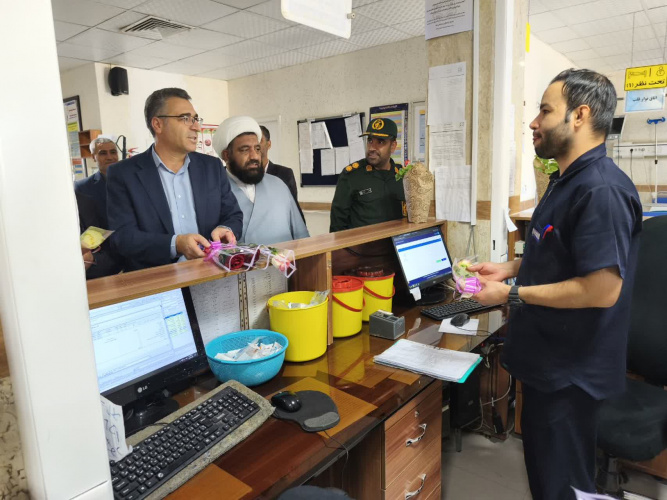 تجلیل از پرستاران بیمارستان فرهنگ خسروانی فراهان به مناسبت ولادت حضرت زینب (س) و روز پرستار