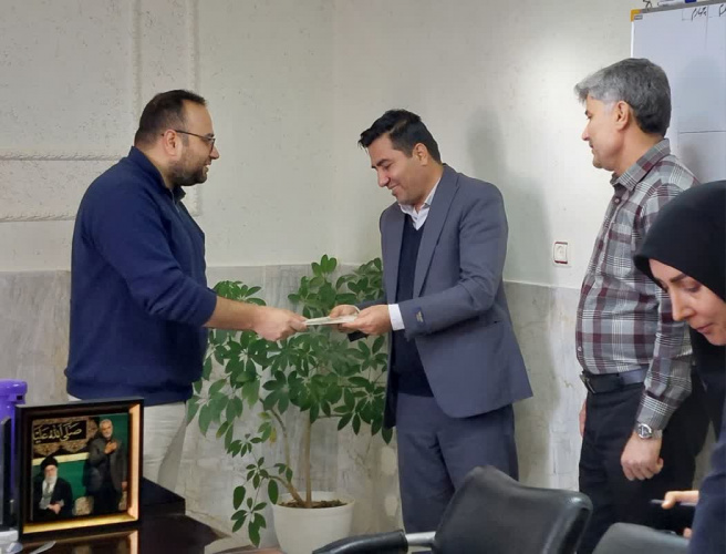 تقدیر از کارشناسان حسابداری شبکه بهداشت و درمان شهرستان کمیجان به مناسبت روز حسابدار