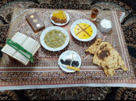 معاون بهداشتی دانشگاه علوم پزشکی اراک گفت: براساس نتایج تحقیقات و مطالعات علمی ثابت شده که روزه داری می تواند در تنظیم متابولیسم بدن و افزایش سطح ایمنی فرد روزه دار به شرط رعایت نکات غذایی در وعده های افطار تا سحر تاثیرگذار باشد.