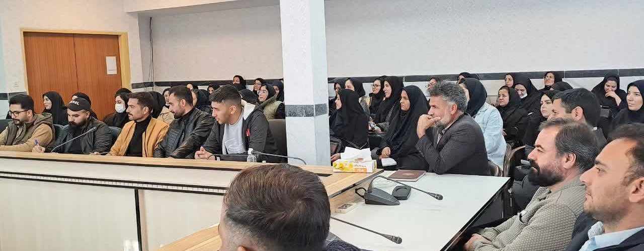 برگزاری کارگاه سلامت باروری با تأکید بر ارتقای جوانی جمعیت در شهرستان خنداب