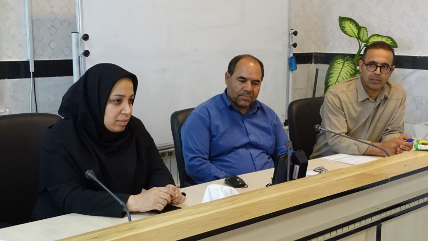 نشست سرپرست شبکه بهداشت و درمان شهرستان خنداب با کارشناسان مسئول شبکه