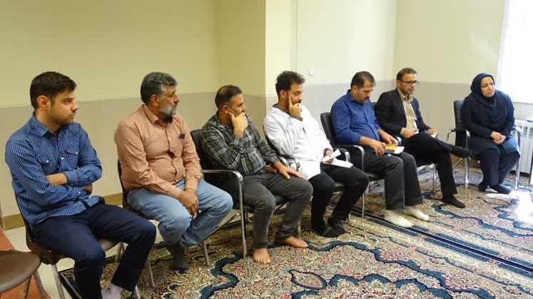 نشست سرپرست شبکه بهداشت و درمان خنداب با تیم سلامت مرکز خدمات جامع سلامت جاورسیان