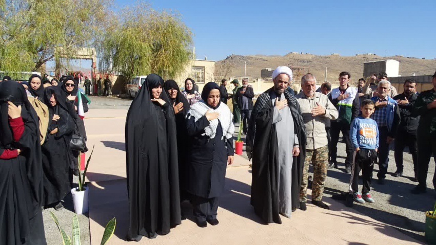آیین استقبال از پیکر مطهر شهید گمنام در شبکه بهداشت و درمان خنداب برگزار شد