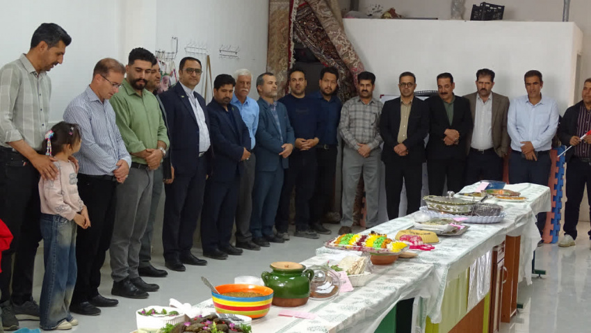 برگزاری جشنواره غذای سالم در روستای گازران شهرستان خنداب به مناسبت هفته سلامت