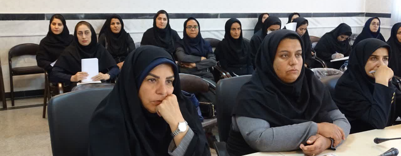 بازآموزی نیروهای خط مقدم سلامت با تاکید بر مراقبت خانواده و مادران و بهداشت دهان
