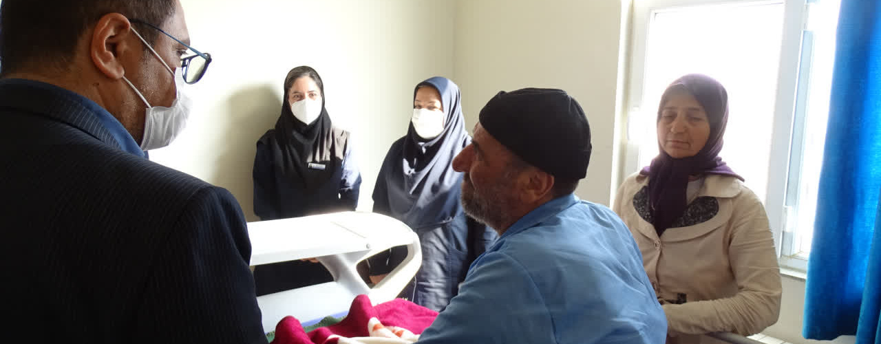 بازدید فرماندار و سرپرست شبکه بهداشت و درمان از بیمارستان مهر و تجلیل از تیم تخصصی