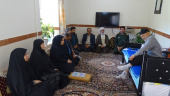 دیدار مسئولان شهرستان خنداب با خانواده معظم شهدا به مناسبت هفته دفاع مقدس