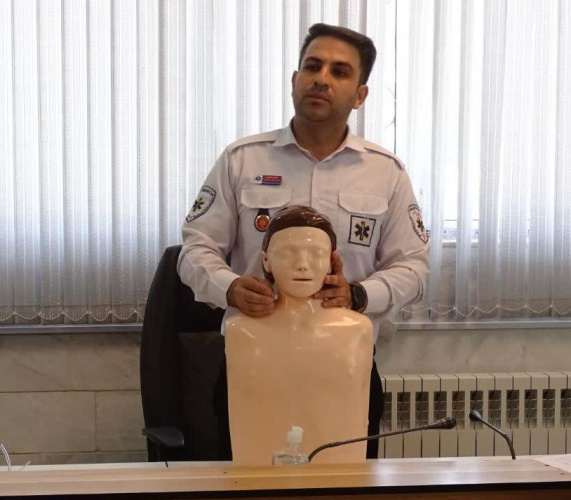 کارگاه آموزش احیای قلبی ـ ریوی در خنداب برگزارشد.