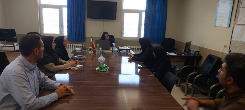 نشست کارشناسان گسترش معاونت بهداشتی با سرپرست شبکه بهداشت و درمان خنداب