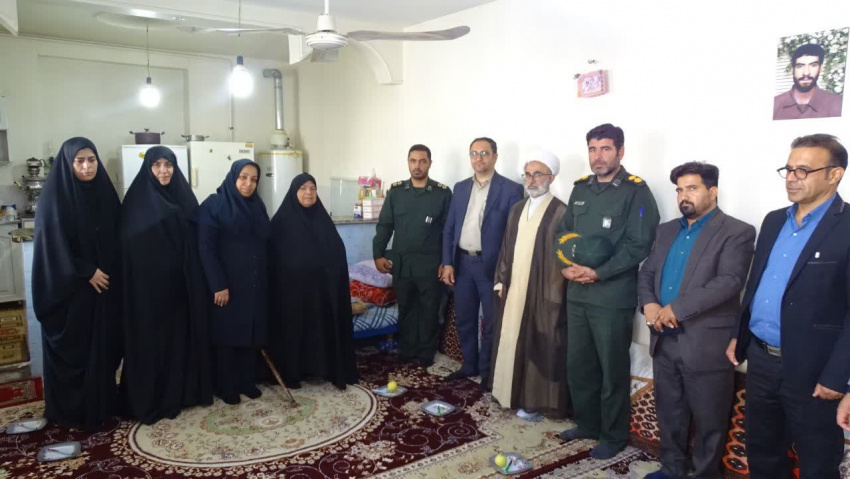 دیدار مسئولان شهرستان خنداب با خانواده معظم شهدا به مناسبت هفته دفاع مقدس