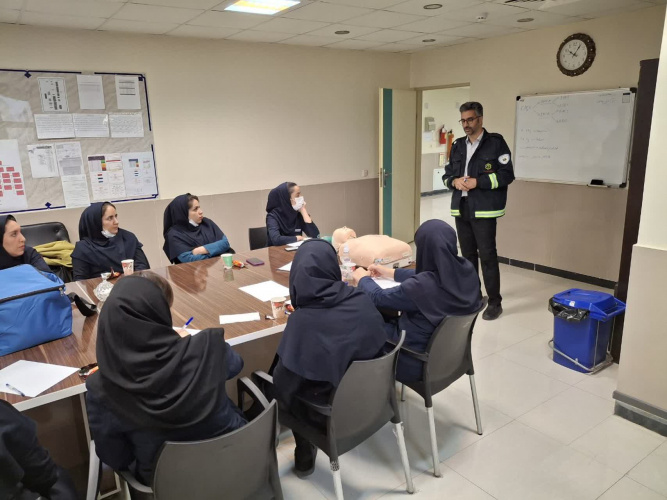 کارگاه آموزش احیای قلبی-ریوی در بیمارستان مهر شهرستان خنداب برگزار شد