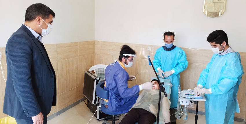 بازدید ریاست شبکه بهداشت و درمان از استقرار تیم سیار دندانپزشکی در خانه بهداشت روستای امام زاده عباس