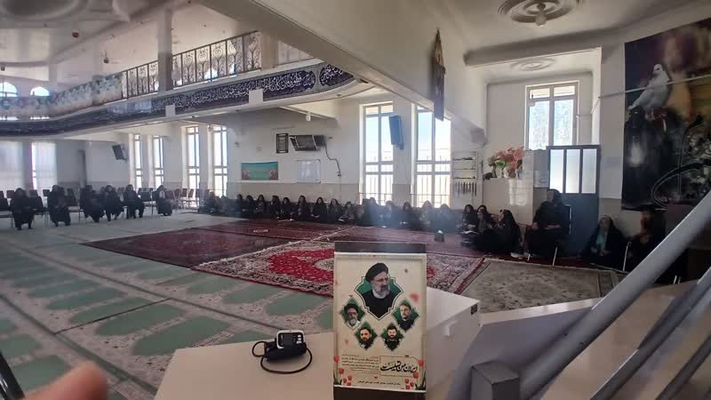 برگزاری جلسه آموزشی فشار خون و جوانی جمعیت و برپایی میز خدمت و اندازه گیری فشار خون به مناسبت هفته ملی جمعیت و هفته فشارخون