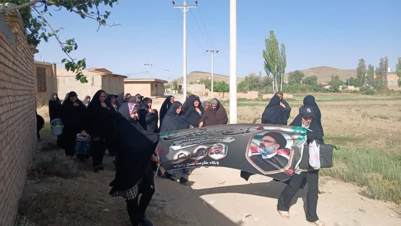 برگزاری پیاده روی و جلسه آموزشی فرزند آوری و جوانی جمعیت در روستای سمقاور به مناسبت هفته ملی جمعیت