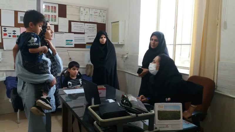 بازدید کارشناسان معاونت بهداشتی از شبکه بهداشت و درمان کمیجان: بهبود روند نسخه‌نویسی و نوبت‌دهی الکترونیک