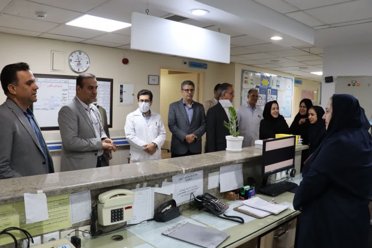 دیدار رئیس دانشگاه علوم پزشکی اراک با پرستاران بیمارستان امیرالمؤمنین(ع) به مناسبت روز پرستار