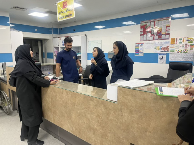 بازدید شبانه و سرزده رئیس اداره پرستاری دانشگاه از بیمارستان حضرت ولیعصر(عج)