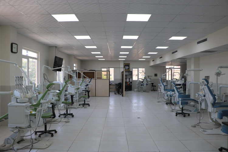 خدمات دندانپزشکی در دانشکده در شیفت عصر توسط متخصصین دانشکده انجام می شود