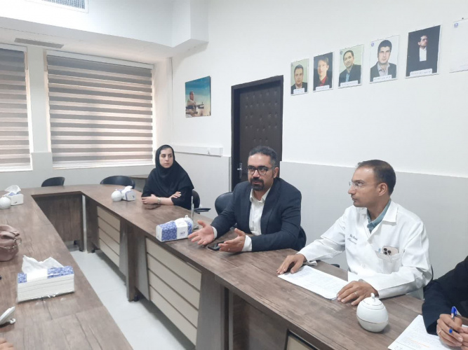 جلسه دکتر حیدری زاده و معاون آموزشی دانشکده با مدیر کلینیک امام رضا (ع) و مدیر کلینیک ویژه