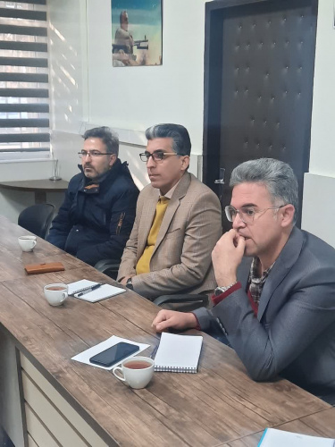 جلسه بررسی مشکلات برقراری بیمه تکمیلی دی در کلینیک ویژه دانشکده دندانپزشکی