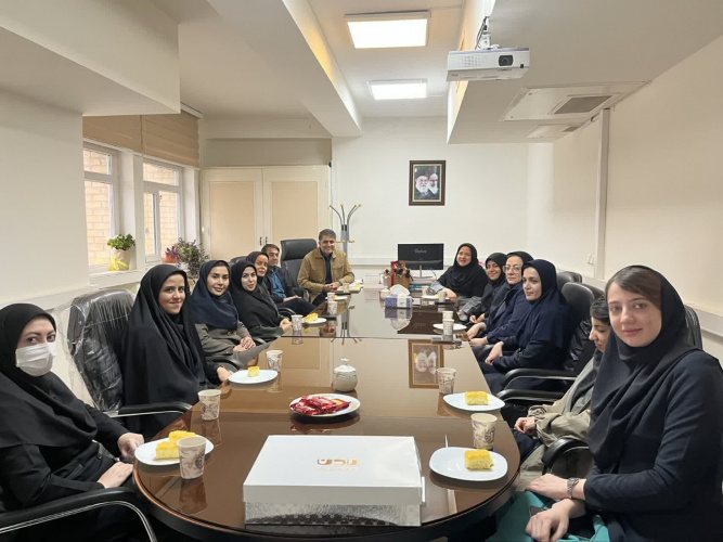 تقدیر از بانوان شاغل در دانشکده بهداشت